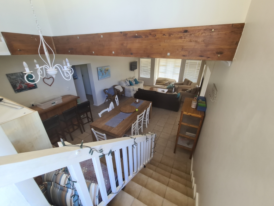 To Let 4 Bedroom Property for Rent in Vleesbaai Western Cape